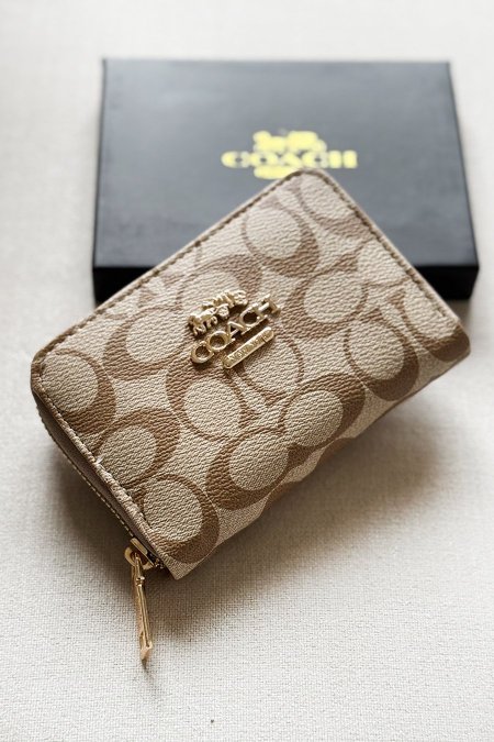 جزدان - Coach صغير / شامل علبة الشركة - شعار بيج <br> <span class='text-color-warm'>نفدت الكمية</span>